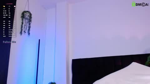 Isaac Saenz. online show from 25, 9, 2025