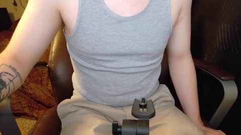 Snapshot of isaac_sheffield chatting on 8, 1, 2025 isaac online show from 8, 1, 2025