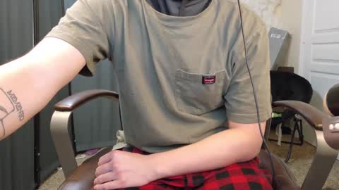 Snapshot of isaac_sheffield chatting on 5, 10, 2025 isaac online show from 5, 10, 2025