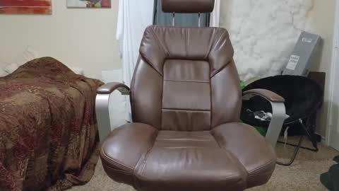 Snapshot of isaac_sheffield chatting on 9, 10, 2025 isaac online show from 9, 10, 2025