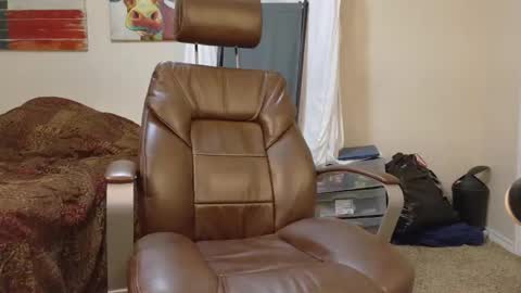 Snapshot of isaac_sheffield chatting on 10, 11, 2025 isaac online show from 10, 11, 2025