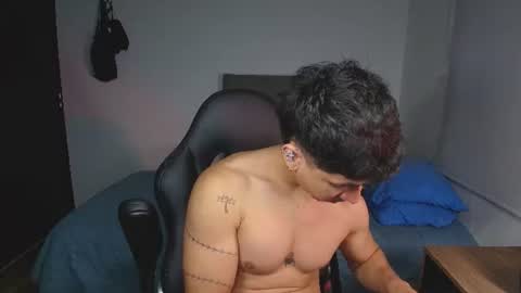 Snapshot of isaac_sttone01 chatting on 11, 7, 2026 muscle isaac online show from 11, 7, 2026