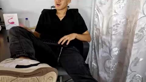 Snapshot of isaac_winter_ chatting on 15, 10, 2025 Isaac online show from 15, 10, 2025