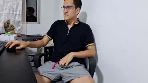 Snapshot of isaac_winter_ chatting on 13, 11, 2025 Isaac online show from 13, 11, 2025