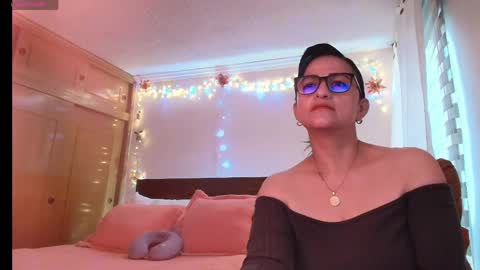 Snapshot of isabeel_sofia01 chatting on 17, 5, 2026 Isabeel Sofia online show from 17, 5, 2026
