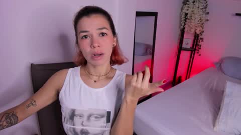 Snapshot of isabella_boyer chatting on 10, 10, 2025 isabella online show from 10, 10, 2025