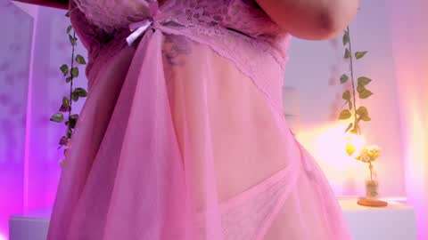 Snapshot of isabella_flowerss chatting on 2, 2, 2025 online show from 2, 2, 2025