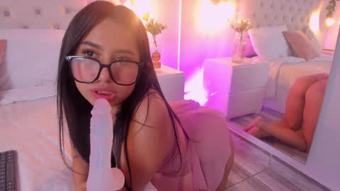 Snapshot of isabella_flowerss chatting on 5, 2, 2025 online show from 5, 2, 2025