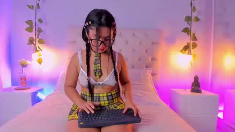 Snapshot of isabella_flowerss chatting on 20, 2, 2025 online show from 20, 2, 2025