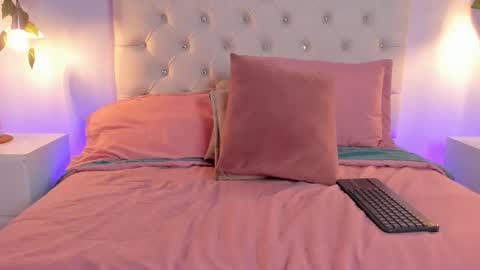 Snapshot of isabella_flowerss chatting on 24, 9, 2025 online show from 24, 9, 2025