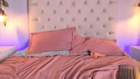 Snapshot of isabella_flowerss chatting on 14, 10, 2025 online show from 14, 10, 2025