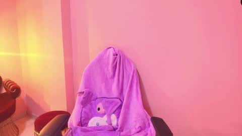 Snapshot of isabella_mendez_1 chatting on 6, 4, 2026 Isa online show from 6, 4, 2026