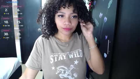 Snapshot of isabella_robinson chatting on 30, 10, 2025 isabella_robinson online show from 30, 10, 2025