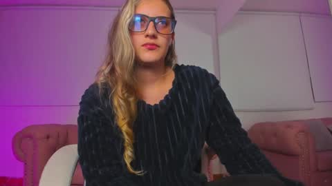 Isabella Rros online show from 18, 12, 2024