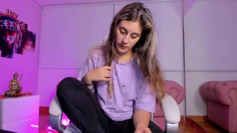 Isabella Rros online show from 13, 2, 2025