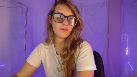 Isabella Rros online show from 23, 12, 2025