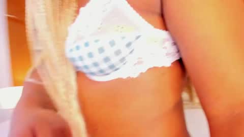 isabellaalux_ online show from 29, 4, 2026