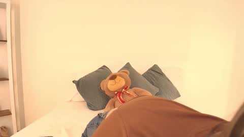 Isabella  online show from 5, 2, 2026