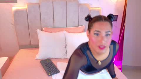 Isabella online show from 12, 10, 2025