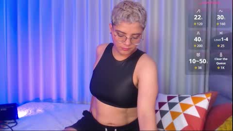 Isabella Mout  online show from 25, 11, 2025