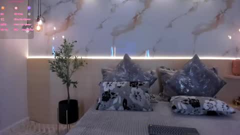 Snapshot of isabellasouza chatting on 1, 10, 2025 online show from 1, 10, 2025