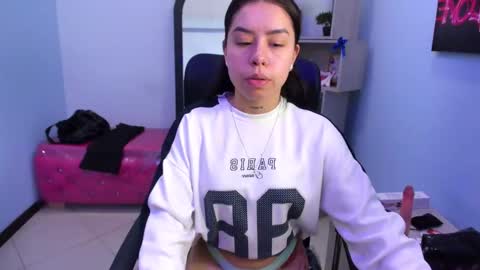 Snapshot of isabellasummer_ chatting on 8, 6, 2026 isebella online show from 8, 6, 2026