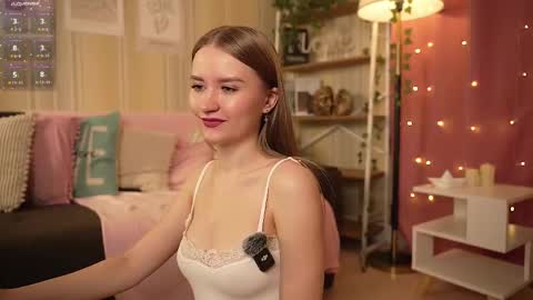 Snapshot of isabellatorrance chatting on 6, 10, 2025 Bella online show from 6, 10, 2025