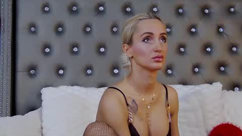 IsabelleEthan online show from 17, 2, 2025