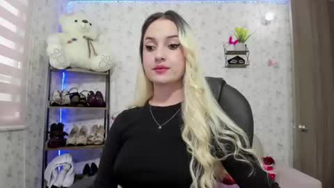Snapshot of isablonde1 chatting on 15, 5, 2026 ISABELLA online show from 15, 5, 2026