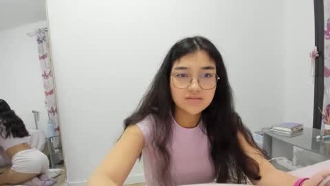 Snapshot of isasuarezzzz chatting on 2, 3, 2026 Isa Suarez online show from 2, 3, 2026