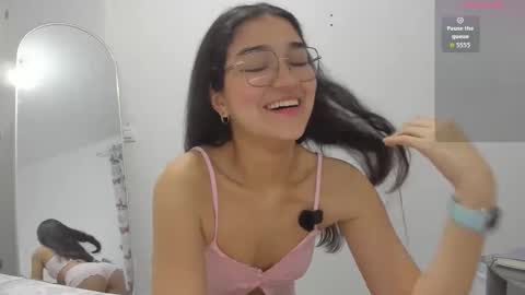 Isa Suarez online show from 21, 4, 2026