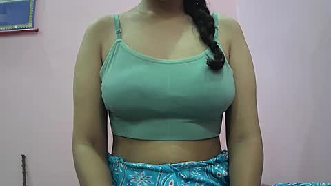 ishika_singh_ online show from 17, 10, 2025