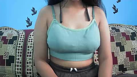 ishika_singh_ online show from 13, 11, 2025
