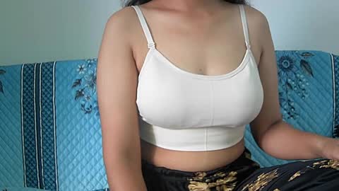 ishika_singh_ online show from 7, 7, 2026