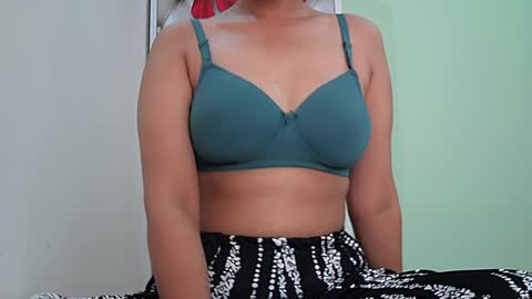 ishika_singh_ online show from 16, 7, 2026