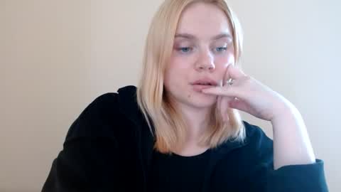 Snapshot of isla00 chatting on 18, 6, 2026 Isla online show from 18, 6, 2026