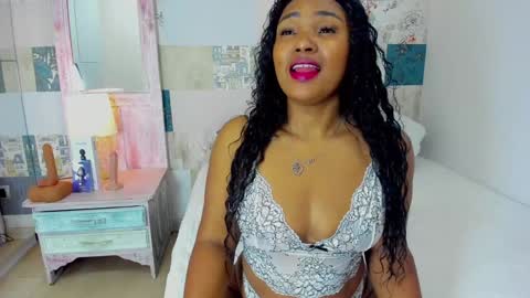 Snapshot of isla_scott chatting on 12, 1, 2025 Vanessa online show from 12, 1, 2025