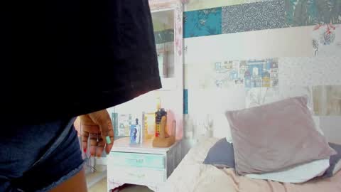 Snapshot of isla_scott chatting on 12, 1, 2025 Vanessa online show from 12, 1, 2025