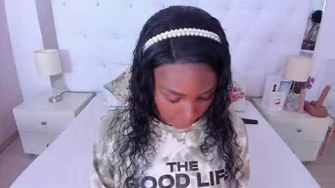 Snapshot of isla_scott chatting on 9, 10, 2025 Vanessa online show from 9, 10, 2025