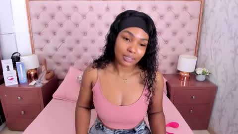 Snapshot of isla_scott chatting on 19, 10, 2025 Vanessa online show from 19, 10, 2025