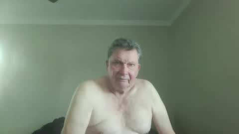 island625103 online show from 15, 10, 2025