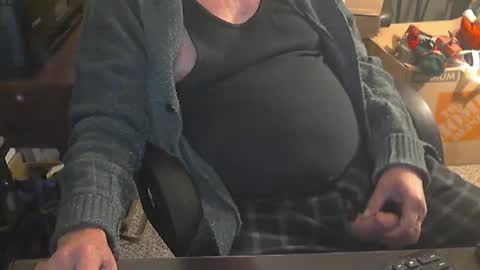 Snapshot of islandduke chatting on 23, 1, 2025 Duke online show from 23, 1, 2025
