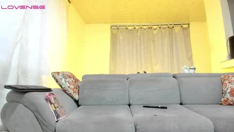 Snapshot of issalovexxx chatting on 16, 9, 2025 Isabella  online show from 16, 9, 2025