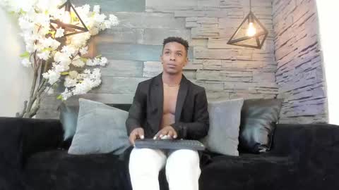 Italo Moore online show from 4, 10, 2025