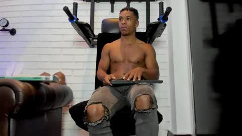 Italo Moore online show from 22, 10, 2025