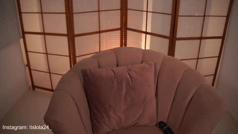 Snapshot of its_lola chatting on 24, 1, 2025 online show from 24, 1, 2025