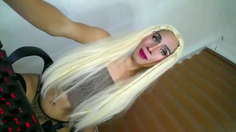 Snapshot of its_me_cesleste chatting on 1, 6, 2026 its_me_cesleste online show from 1, 6, 2026