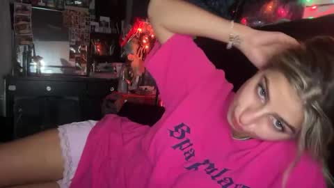 Snapshot of itsamberreid chatting on 13, 11, 2025 itsamberreid online show from 13, 11, 2025