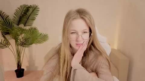 Snapshot of itsbellabonna chatting on 3, 11, 2025 itsbellabonna online show from 3, 11, 2025