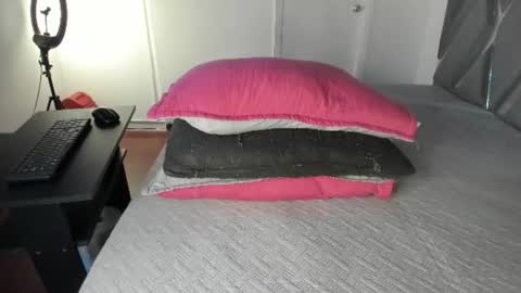 Snapshot of itsmoon_swt_ chatting on 3, 7, 2026 Moon online show from 3, 7, 2026